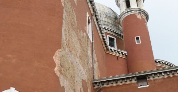 Finestra dell’abside da cui si può avere una visione d’insieme delle pertinenze del convento