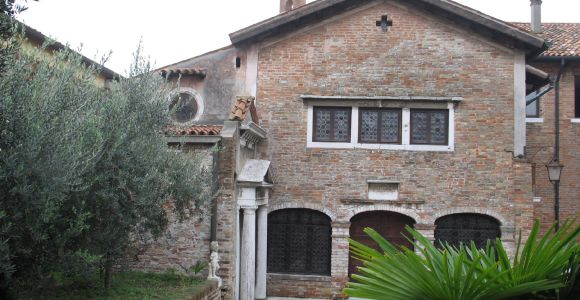 10 settembre 2005 – Facciata di S. Maria degli Angeli con a fianco la cappella di S. Giovanni Battista