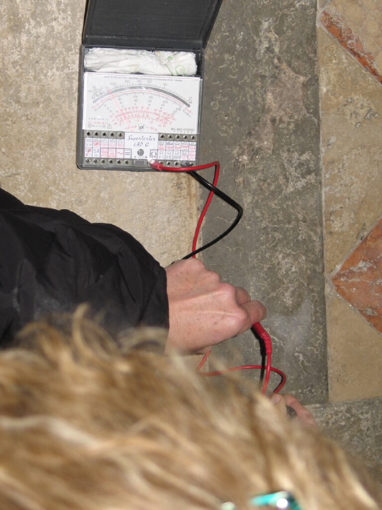 Misurazione della resistenza elettrica nel pavimento