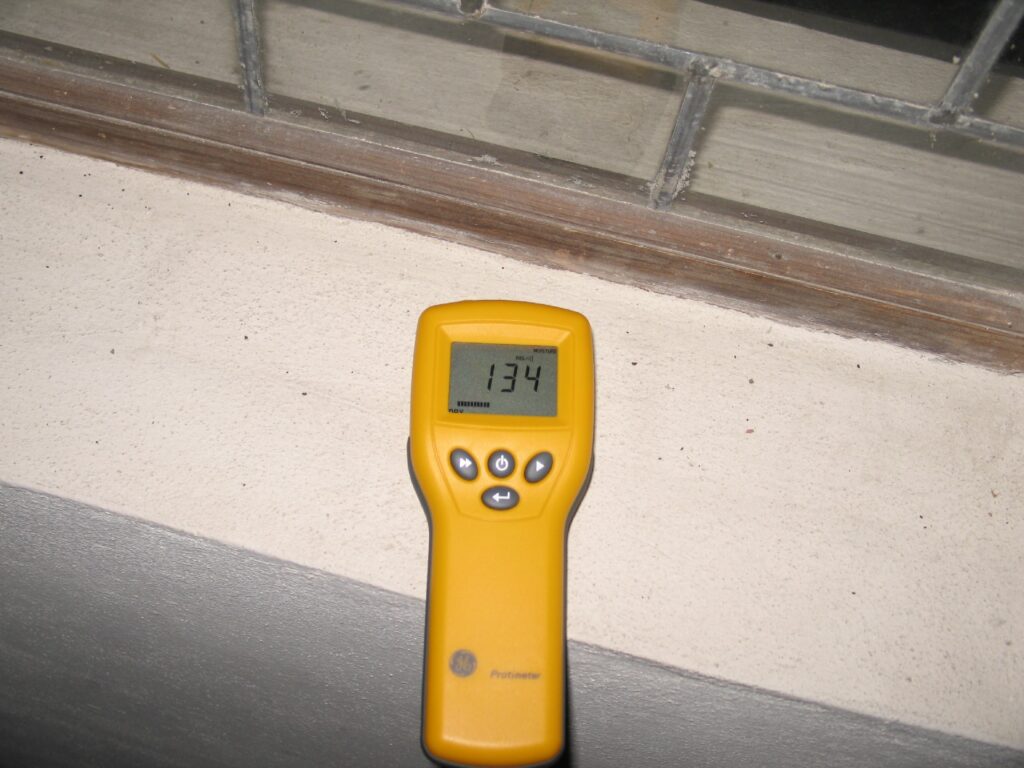 Base di una finestra colore integro – il PROTIMETER segna 134, asciutto